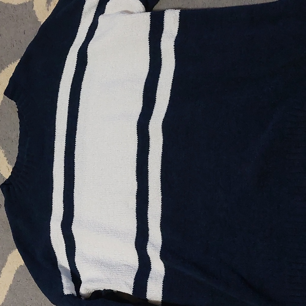 Navy and white super soft sweater.size xs